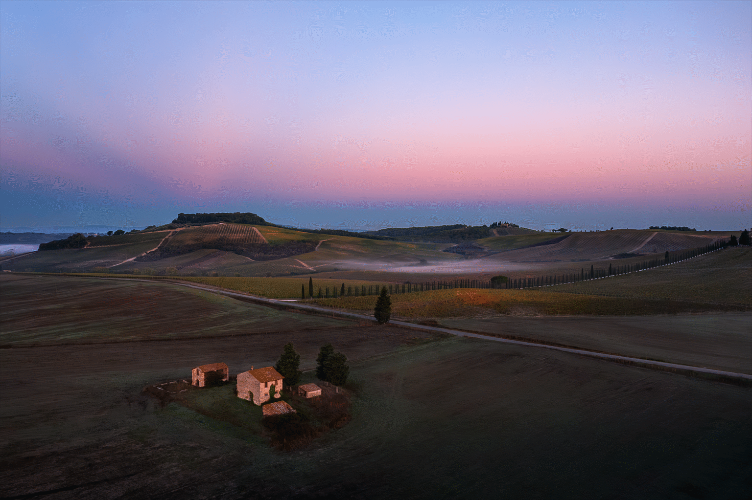 Home alba in autunno su castellina in chianti nelle vigne chianti classico