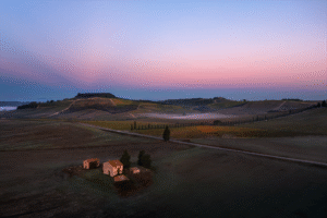 alba in autunno su castellina in chianti nelle vigne chianti classico